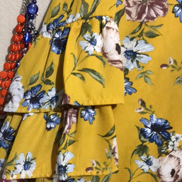 Cute top - Picture 2 of 3